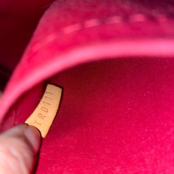 Authentic Louis Vuitton bag in Red Vernis - Picture 5 of 6